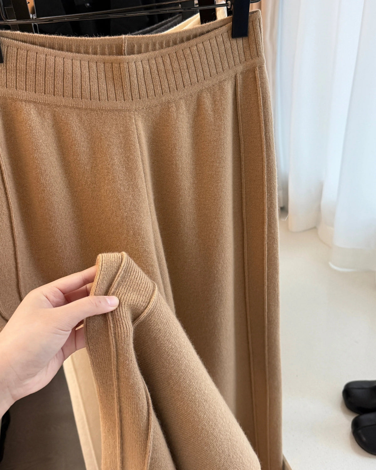 Elastic-Waist Wool-Blend Wide-Leg Pants