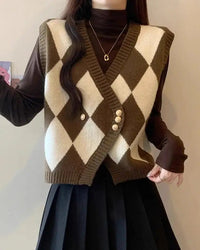 This open-stitch knit vest channels a refined academic aesthetic through its timeless argyle motif. Thoughtfully constructed for a regular fit, it drapes cleanly over the body without bulk.