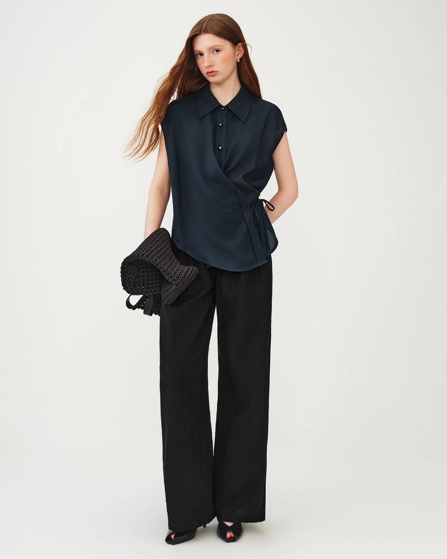 Minimal Effortless Knit Sleeveless Shirt