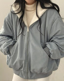 This Women's loose-fitting hooded jacket features a reversible design and a thick, warm faux-fur lining. With its front zip closure and comfortable, relaxed fit, it offers a cozy, warm feel while helping you create a stylish and comfortable winter look.