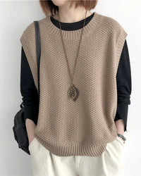 Oversized cotton knit sleeveless vest. Loose fit, breathable pure cotton, round neckline.