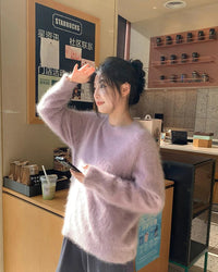 A pure cashmere fluffy pullover featuring a round neck, a loose fit, and a heavyweight long-hair knit for soft, elegant warmth.