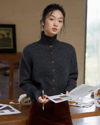 A thick cashmere cardigan with a half high stand collar and single-breasted buttons, designed for a loose cropped fit that layers neatly under coats.