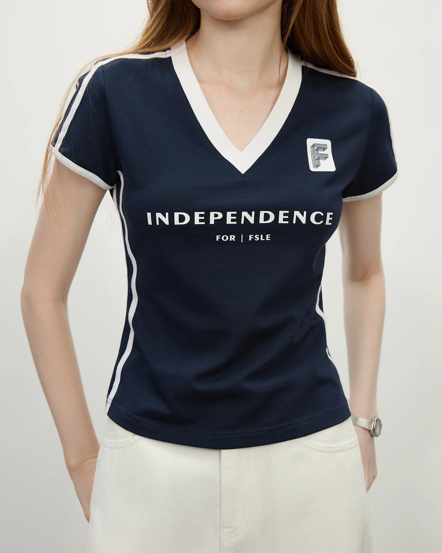 Sporty Cropped V-Neck Knit T-Shirt