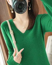 Soft And Slim-Fitting V-Neck Knit Sweater