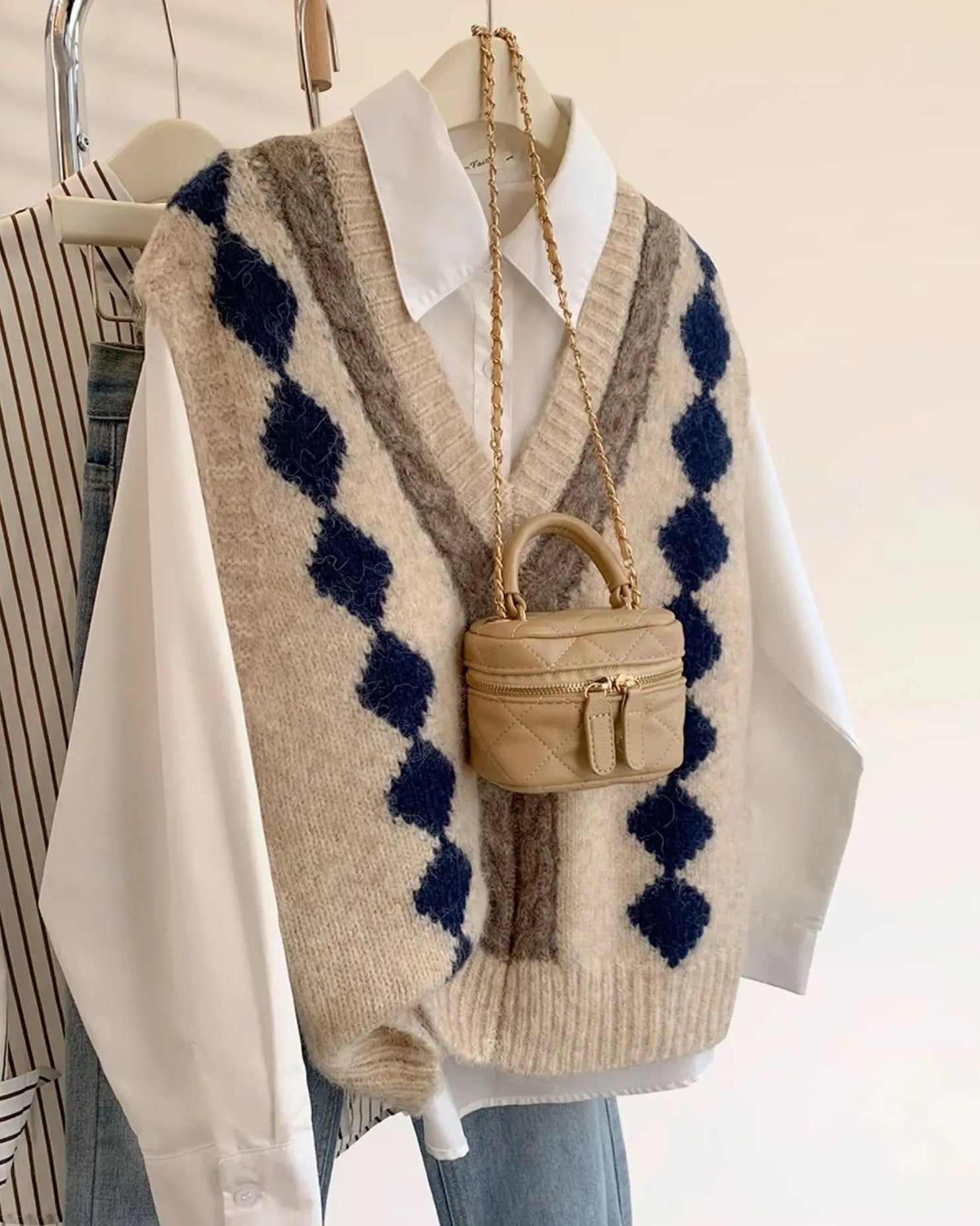 V-Neck Contrast Knit Sweater Vest