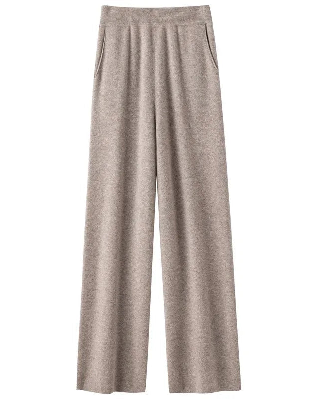 A pair of high-waist knit wide-leg pants featuring an elastic waist, side pockets, and a floor-length straight drape for an elegant, relaxed silhouette.