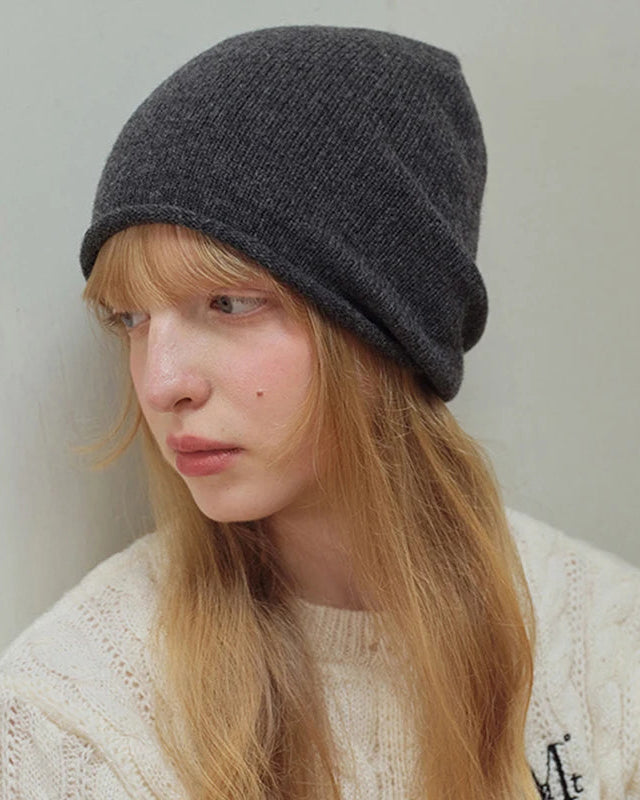 Rolled-edge wool slouch beanie with softly finished rolled opening and relaxed slouchy crown, a warm solid 100% wool fall-winter hat for commuting or weekend walks.