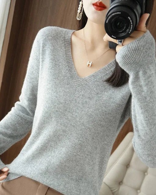 Soft And Slim-Fitting V-Neck Knit Sweater