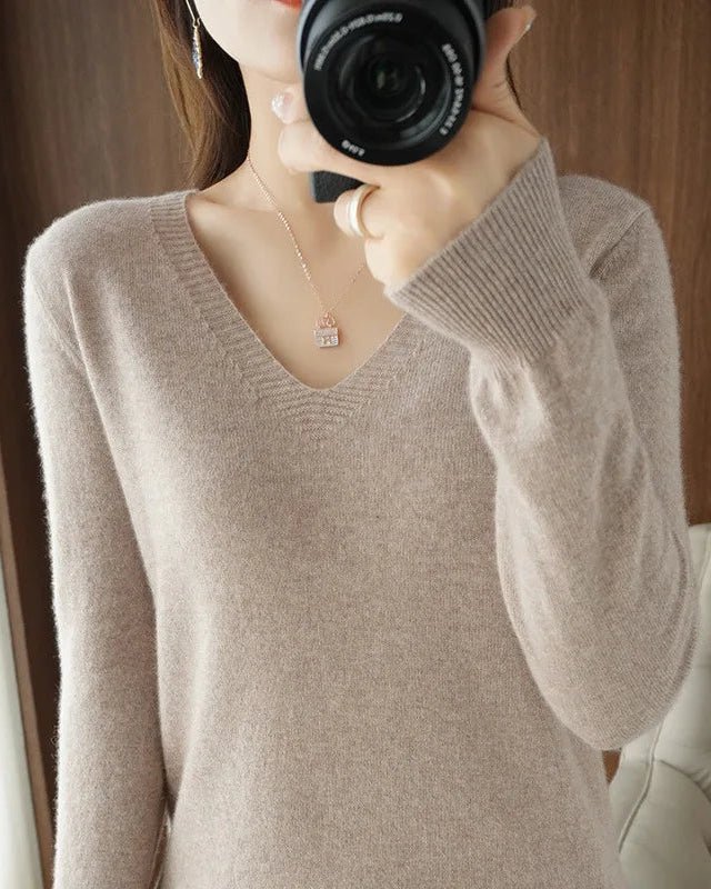Soft And Slim-Fitting V-Neck Knit Sweater