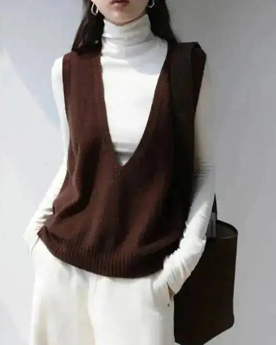 Its A-line silhouette skims the body without constraint, while the soft hand-feel of lightweight wool keeps you comfortable through every transition of the day.