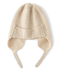 An elevated take on winter headwear, this wool cashmere hat balances cozy warmth, refined knit texture, and practical ear protection. 