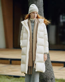 Its extended silhouette lends an enveloping sense of coverage, balanced by the simplicity of a zip front.
