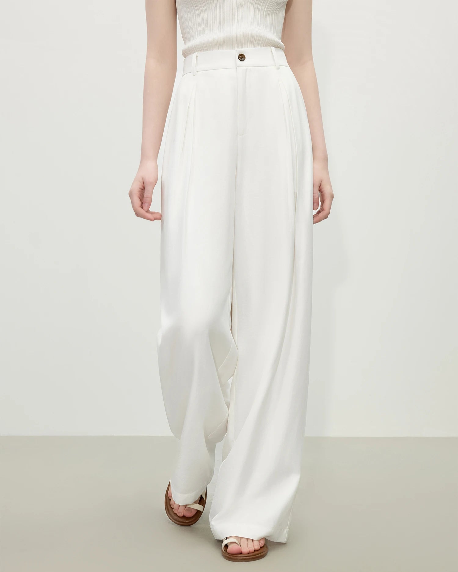 Women's Linen blend high-waist wide-leg pants featuring a full-length drape and slight stretch, crafted for breathable comfort and vintage elegance from boardroom meetings to weekend brunch in warm climates.
