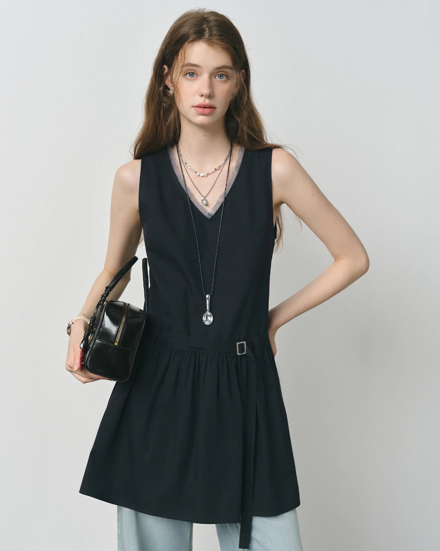 Sleeveless V-neck cotton midi dress — a breathable, minimal summer essential crafted from pure cotton. Regular fit, zipper closure, midi length.