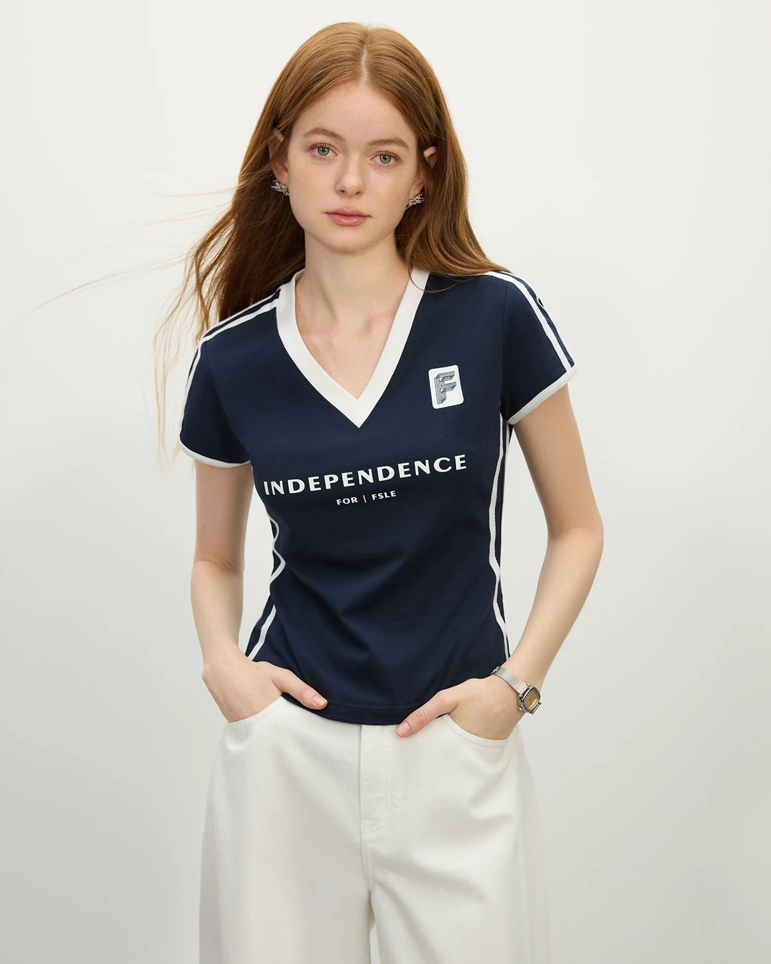 Sporty Cropped V-Neck Knit T-Shirt