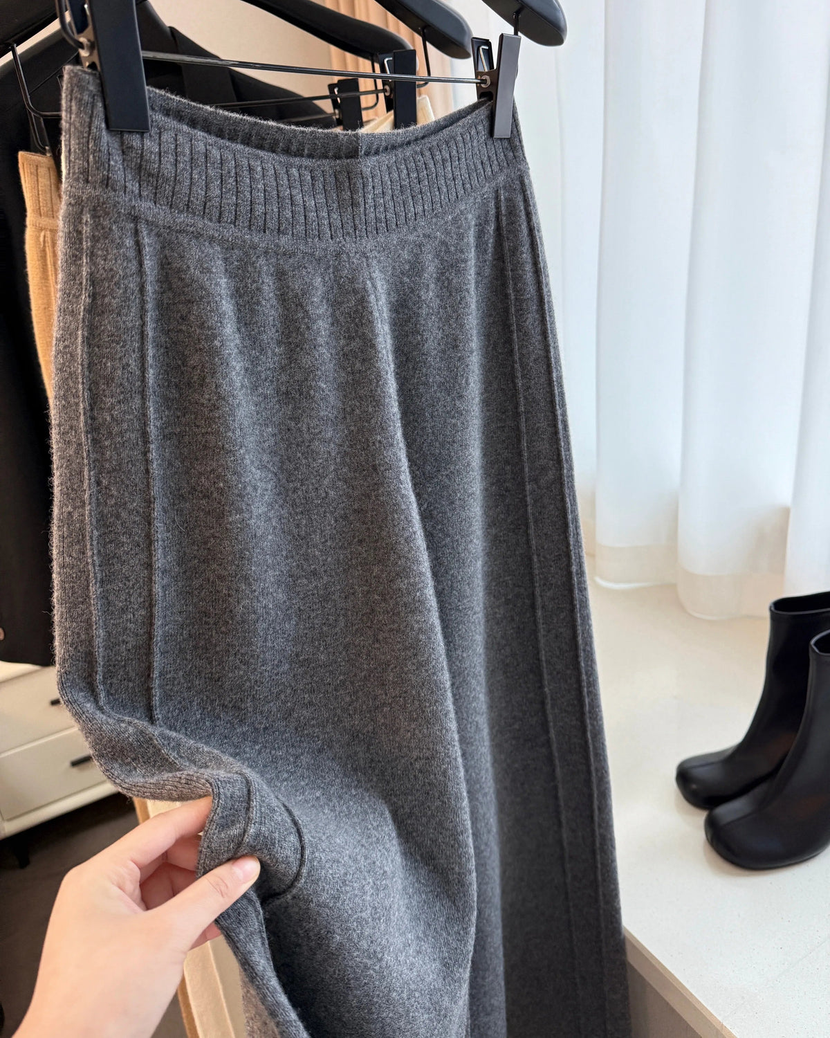 Elastic-Waist Wool-Blend Wide-Leg Pants