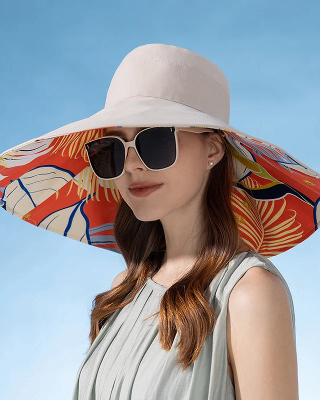100% cotton double-sided floral bucket hat with an enlarged brim for full-face sun protection. Reversible, lightweight and breathable — casual spring-summer wear.