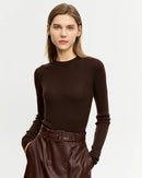 Women’s minimalist slim-fit crew-neck sweater with long sleeves—sleek winter base for office blazers, weekend puffers or dinner-date cardigans.
