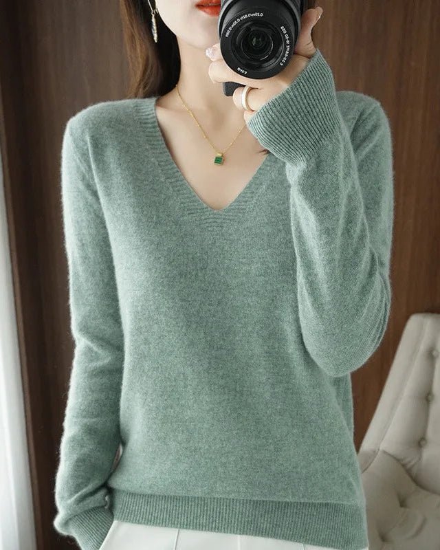Soft And Slim-Fitting V-Neck Knit Sweater