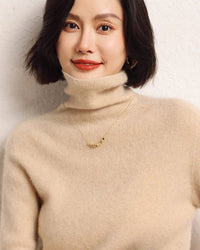 Women’s cashmere high-neck pullover with slim silhouette and long sleeves—luxury-soft base layer for tailored coats, weekend puffers or dinner-date blazers.