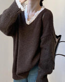 Women’s V-neck pullover with lace patchwork and relaxed long sleeves—playful autumn layer for campus days, weekend thrifting or rooftop photo shoots.