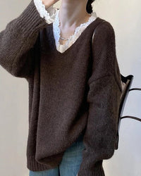 Women’s V-neck pullover with lace patchwork and relaxed long sleeves—playful autumn layer for campus days, weekend thrifting or rooftop photo shoots.