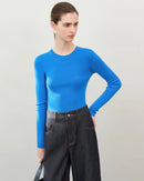This seamless superfine wool Crew neck sweater wraps you in weightless warmth. The ultimate wardrobe essential that elevates any look from morning meetings to evening unwind.