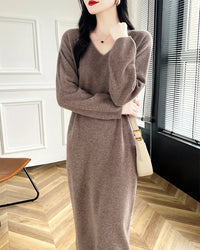 Women’s merino-wool V-neck midi dress with long sleeves and knee-length hem—soft, breathable layer for autumn evenings, winter office wear or casual weekend outings .