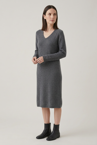 Dark Gray 侧前方展示