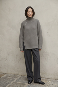 去掉椅子、模特居中的修正版预览